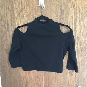 Cold shoulders turtleneck crop top